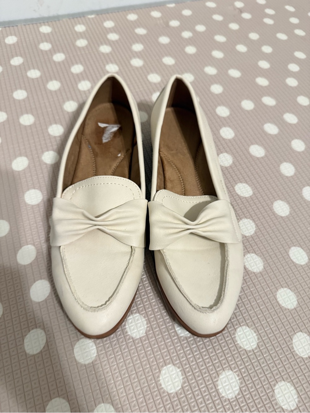 AEROSOLES Cream Knot-Accent Loafers